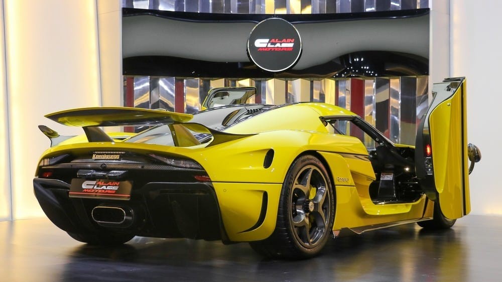 Toàn bộ đuôi xe của Koenigsegg Regera bằng carbon Toàn bộ đuôi xe của Koenigsegg Regera bằng carbon