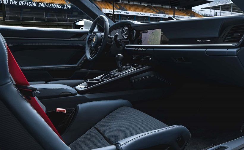 Nội thất Porsche 911 Carrera GTS Le Mans Centenaire Edition