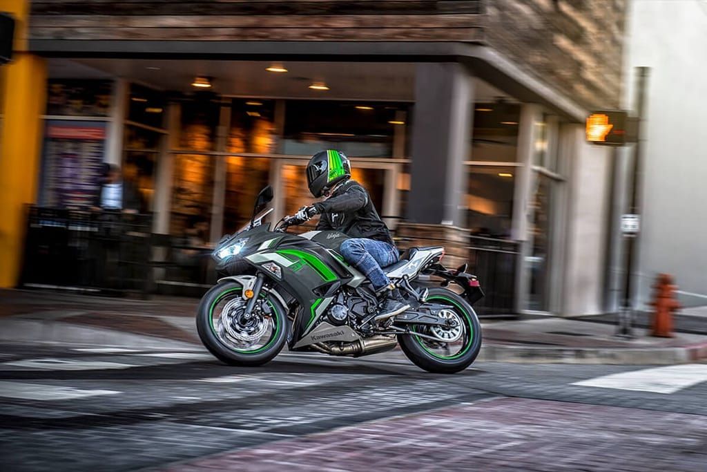 Kawasaki Ninja 650 2022 sắp về Việt Nam.