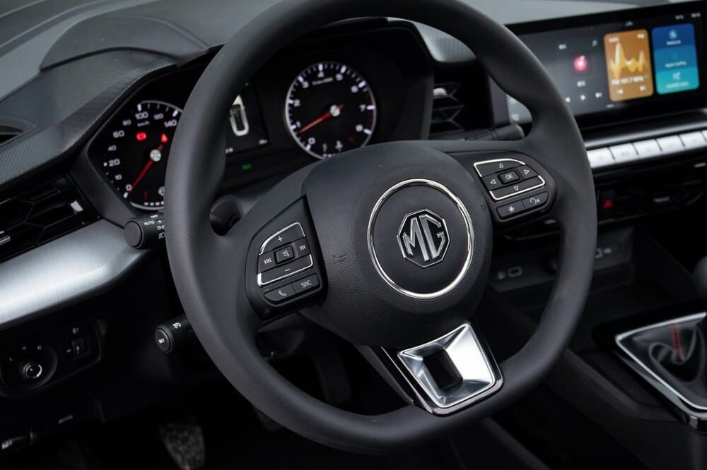 Vô lăng vát đáy...