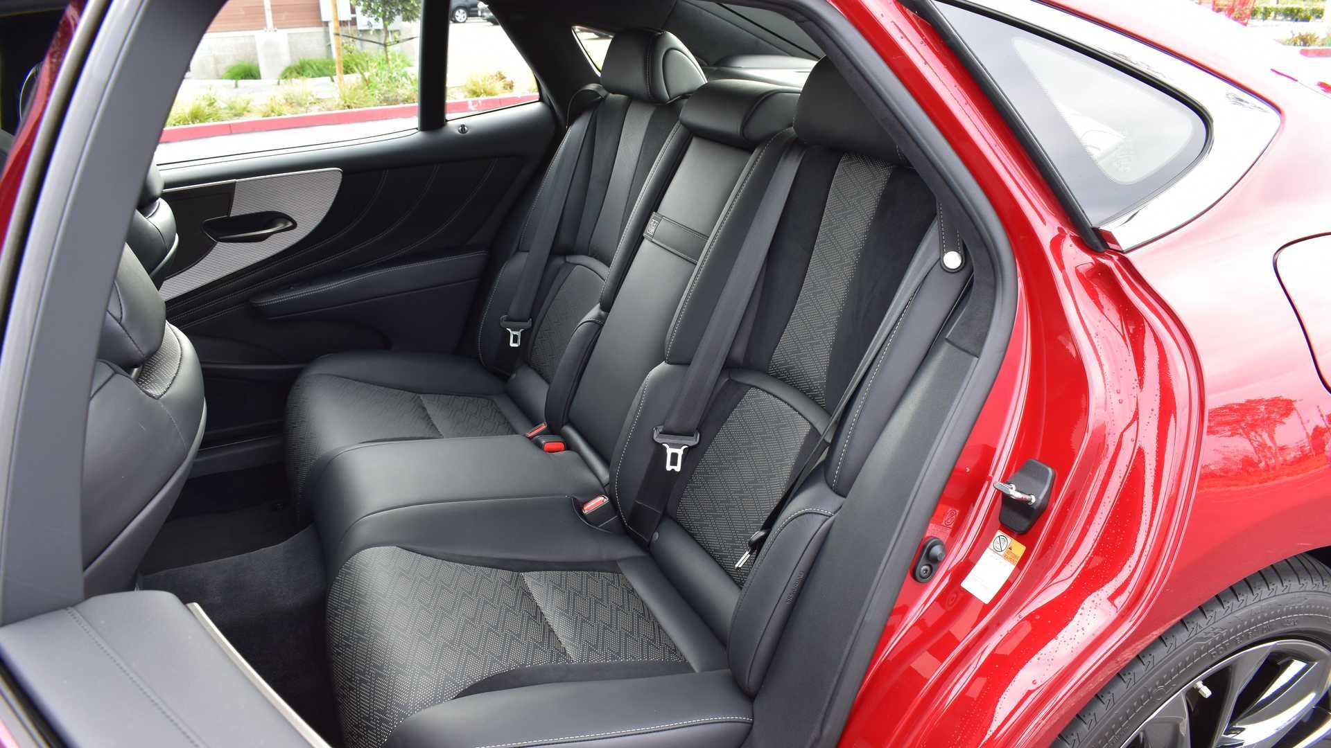 Ghế sau LS 500 2021 phiên bản F Sport