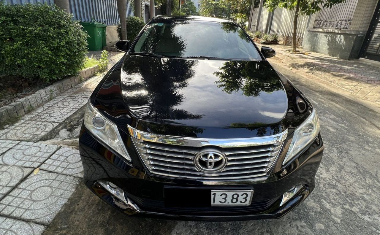 Nhà cần bán xe Toyota Camry G model 2014