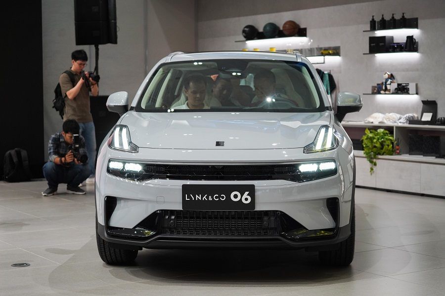 đầu xe Lynk & Co 06
