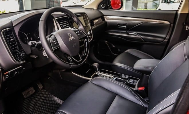 Nội thất Mitsubishi Outlander