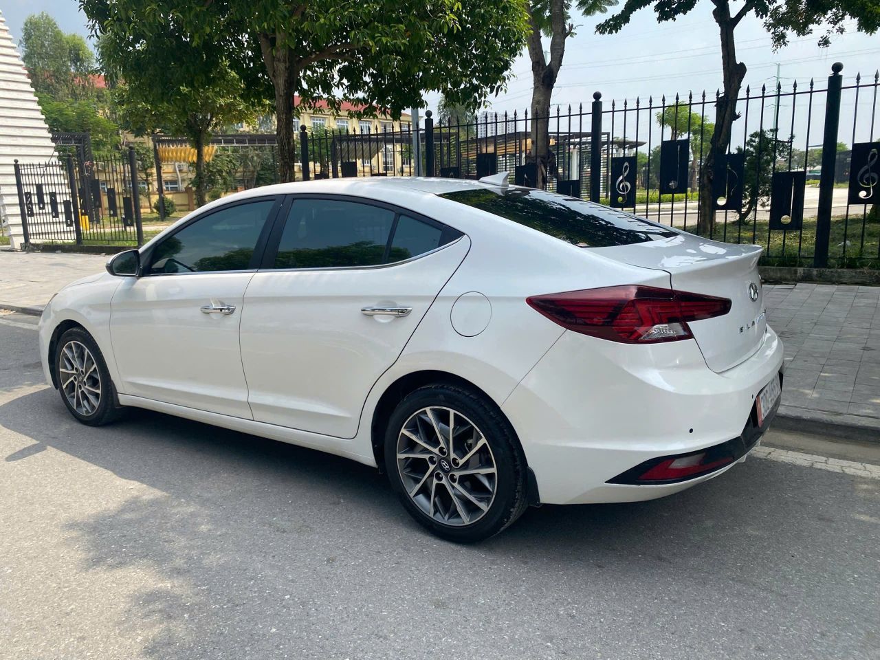Chính chủ bán xe Elantra sx 2020 AT bản Sport