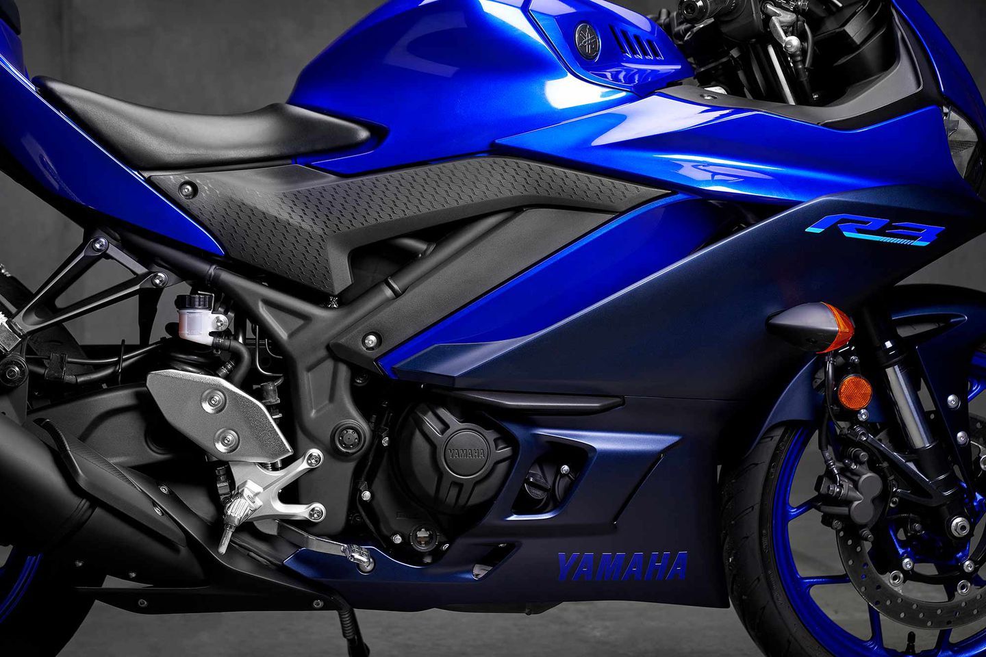 Soi chi tiết Yamaha R3 2020 nhập khẩu chính hãng  AutoMotorVN