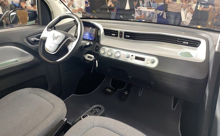 Nội thất Wuling Hongguang Mini EV, xe điện mini, xe điện giá rẻ