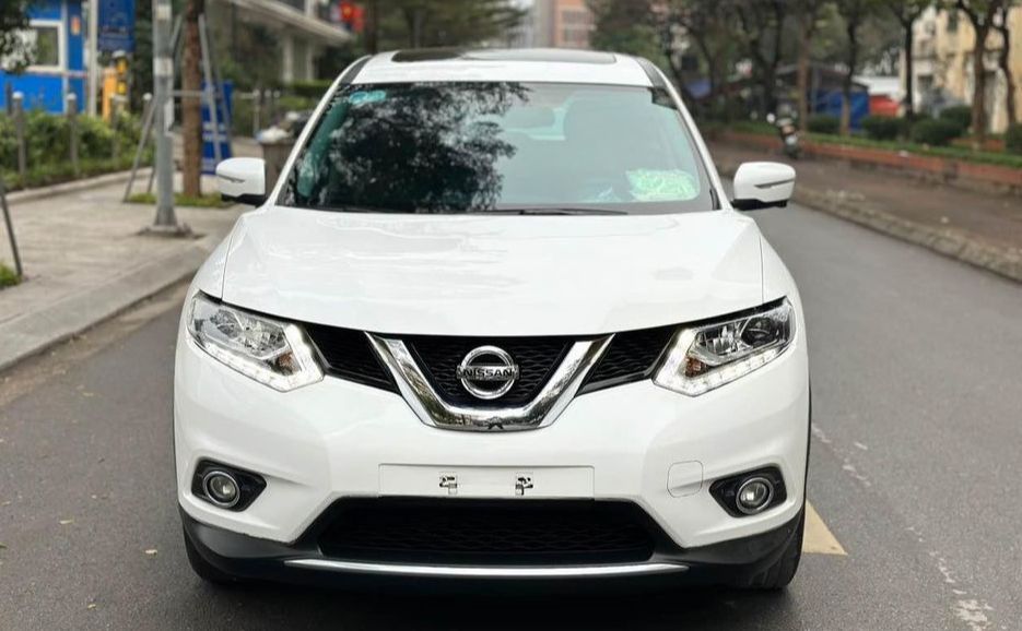 Cần bán X trail 2.5 AT 2016