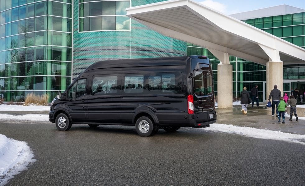 Thông số Ford Transit 2022