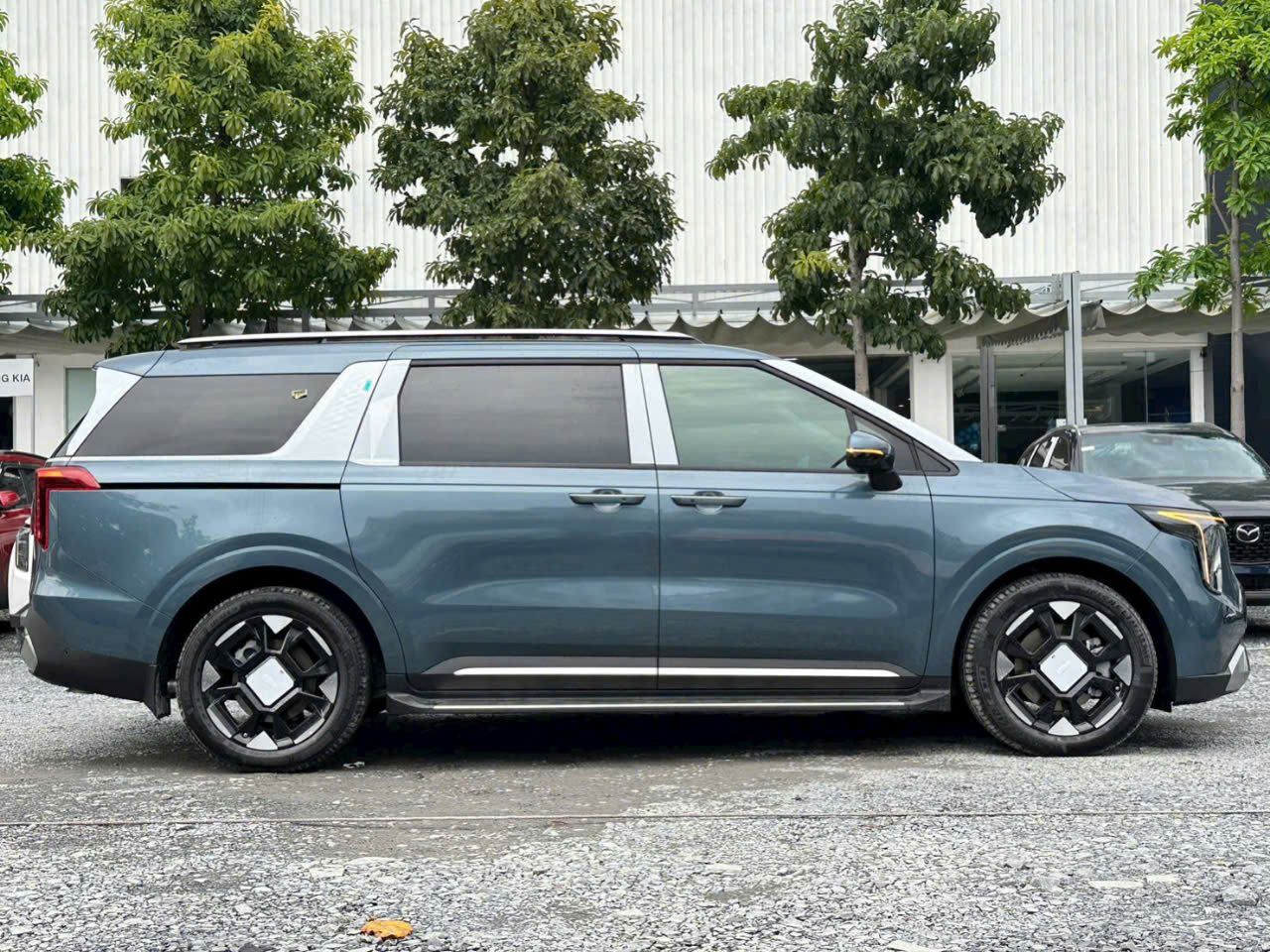 NEW KIA CARNIVAL XANH D2U