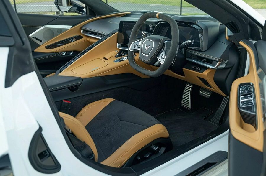 nội thất Chevrolet Corvette Stingray Convertible 2025