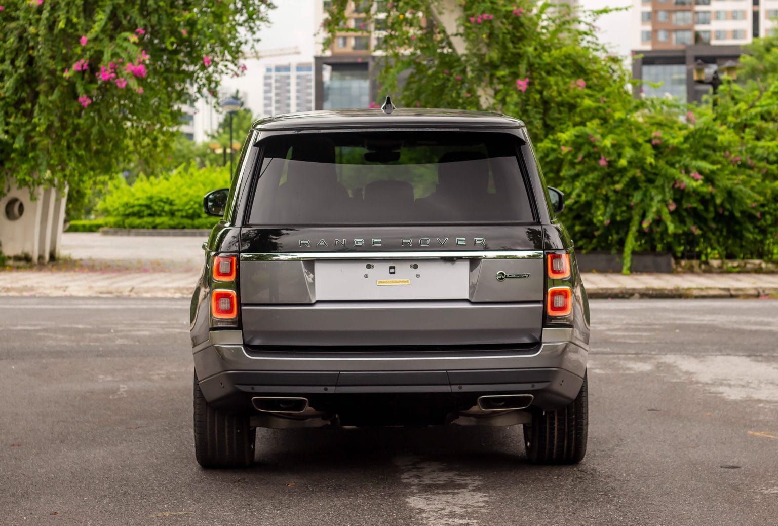 Ngoại thất RANGE ROVER SV AUTOBIOGRAPHY 3.0 LWB 2021-7.jpg