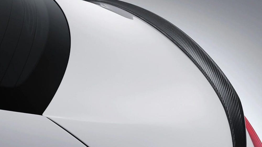 Cánh gió đuôi của Hyundai Grandeur Le Blanc 2021 ... và cánh gió sau bọc sợi carbon của Hyundai Grandeur Le Blanc 2021