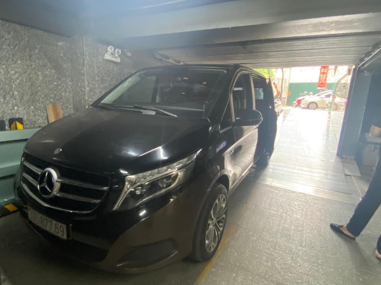 Chính chủ cần bán xe mẹc v250 sản xuất năm 2016