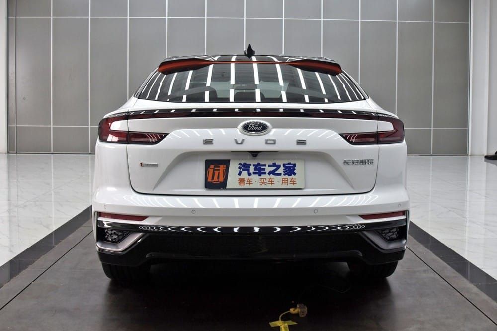 Thiết kế đằng sau của Ford Evos Thiết kế đằng sau của Ford Evos