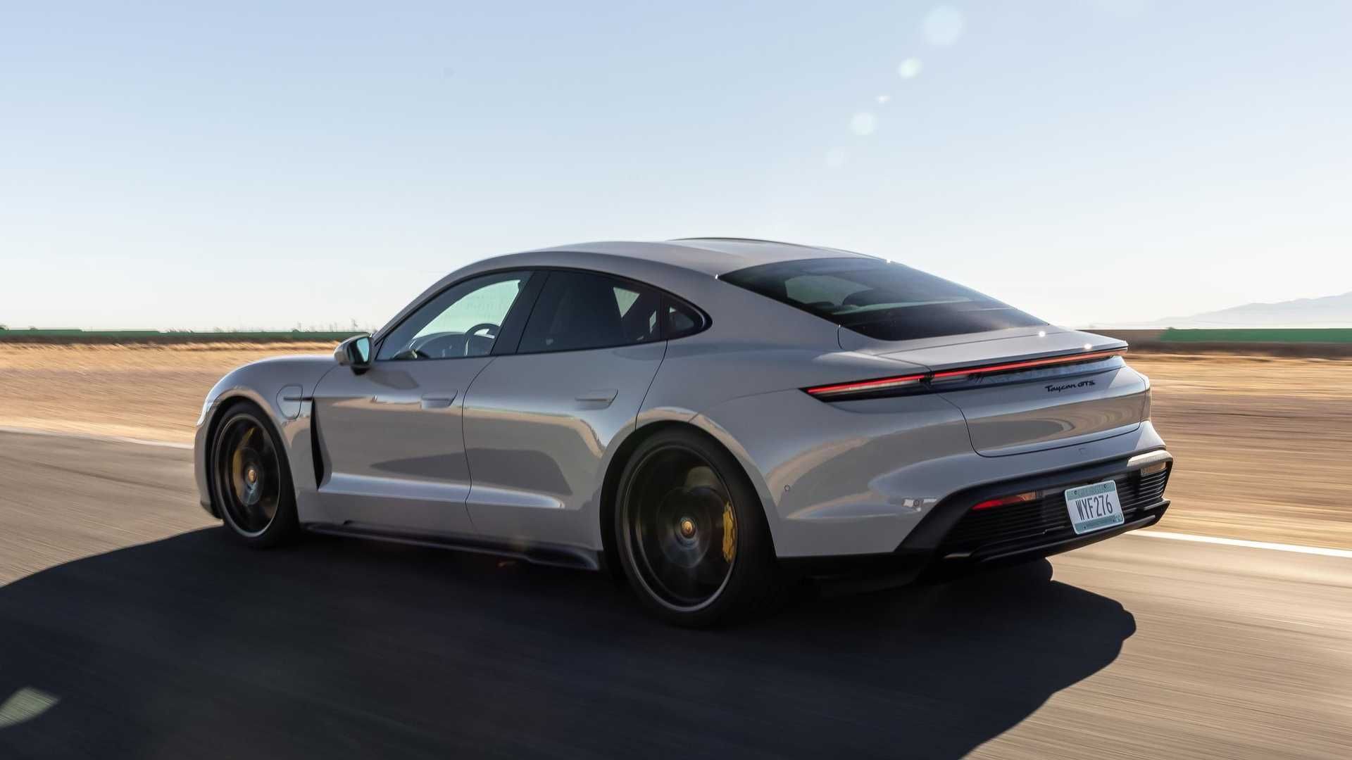 Giá xe Porsche Taycan GTS 2022
