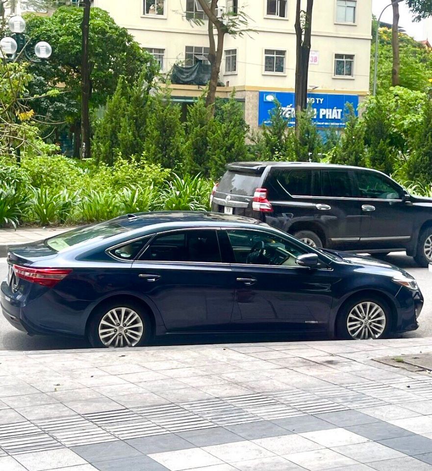 Chính chủ cần bán xe TOYOTA Avalon Hybrid Limited đời  2014 mua 12/2015