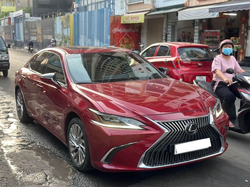 Lexus ES250 sx 2019 tên tư nhân