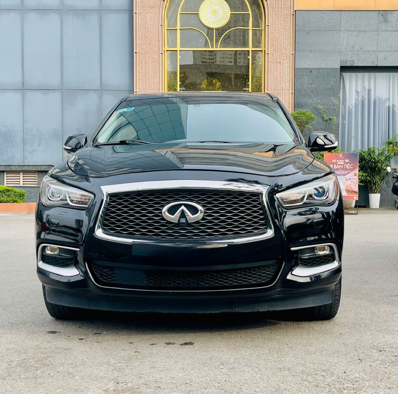 Cần tiền bán gấp Xe Infiniti QX60 2017, đăng ký 2018