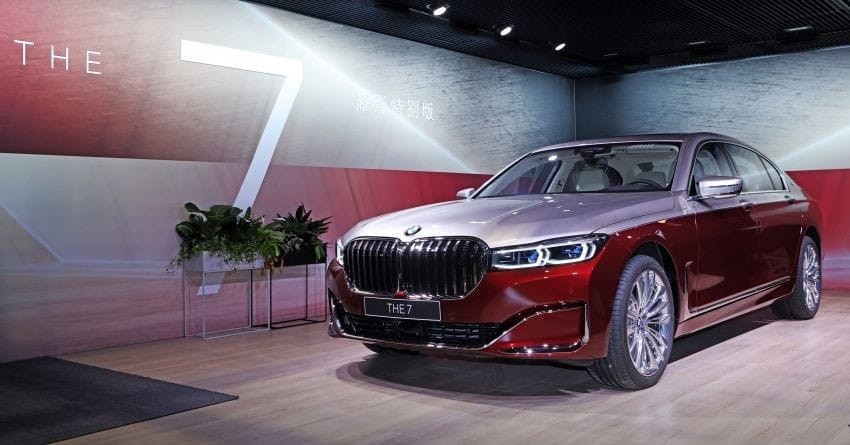 Ngoại thất BMW 7 Series Two-Tone mang hai tông màu Bạc Đỏ chủ đạo