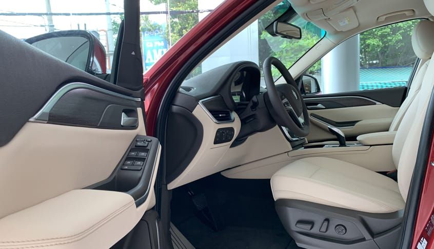 Khoang lái xe VinFast Lux A2.0.jpg