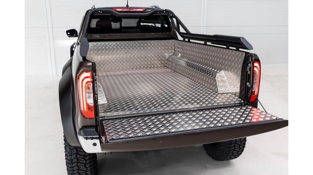 Thùng xe kéo dài của Mercedes X-Class 6x6 Thùng xe kéo dài của Mercedes X-Class 6x6