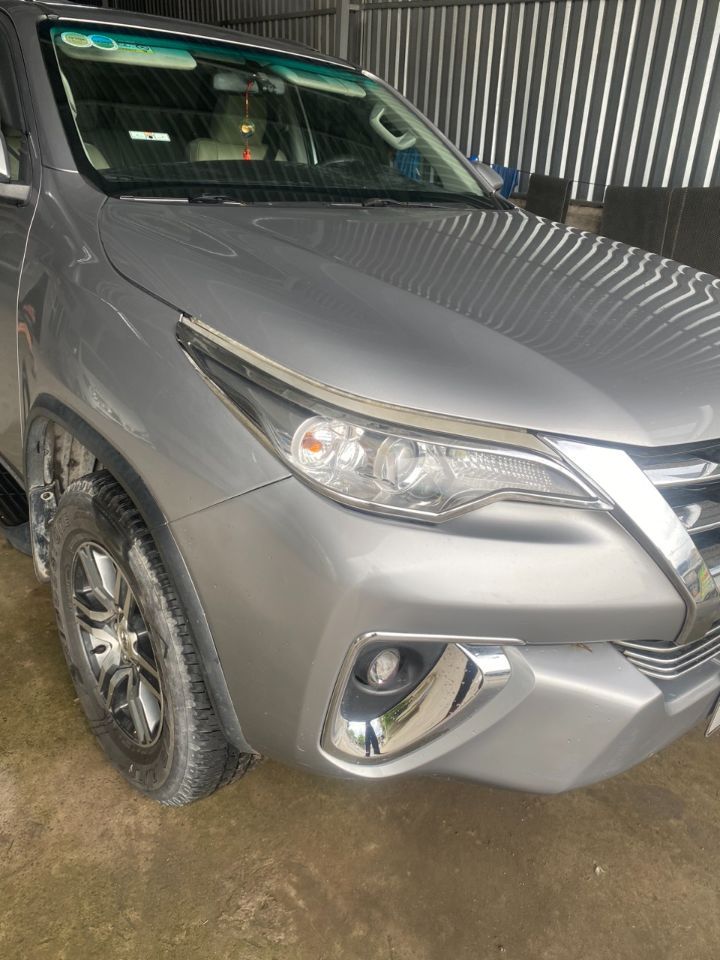 Fortuner mẫu mới đăng ký lần đầu tháng 2/2017 năm sản xuất 2016 màu bạc