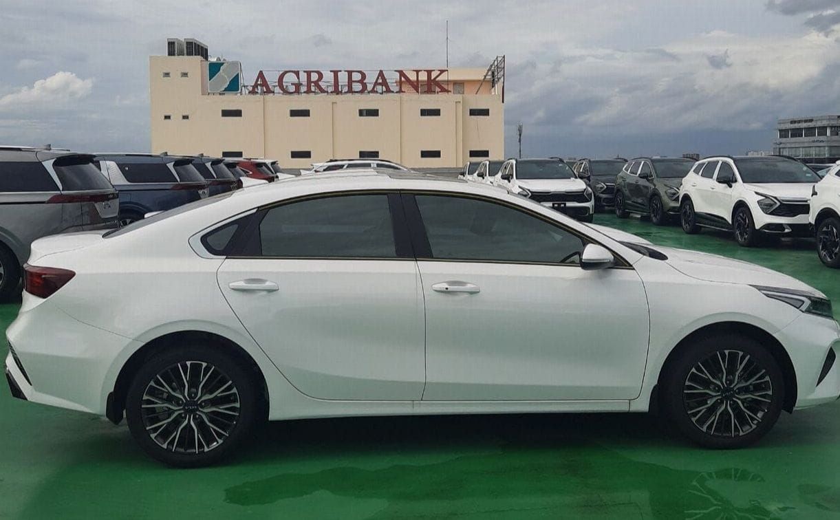 Kia K3 Luxury màu Xanh Xe có sẵn giao ngay giảm 15 triệu