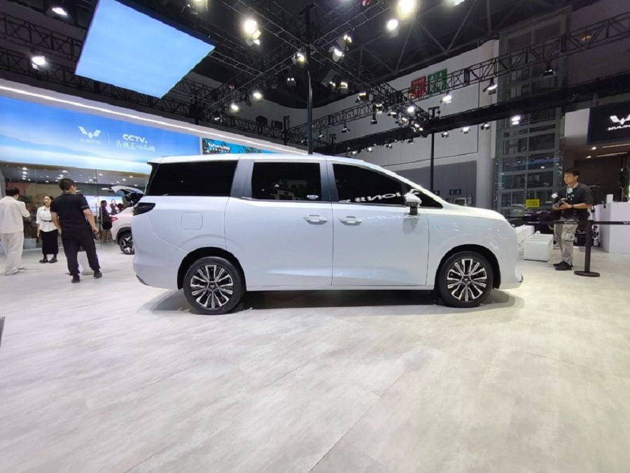 Wuling Xingguang 730