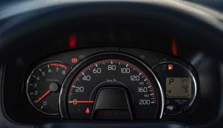 Đánh giá thiết kế vô lăng và táp lô-2