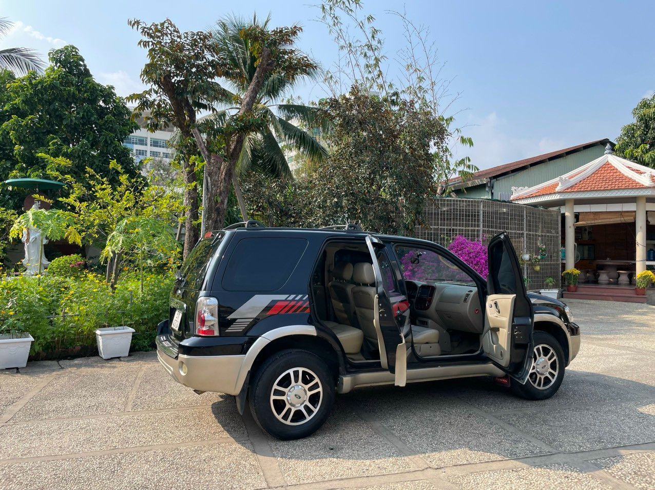 Ford Escape 2005 máy 2.3 số tự động 2 cầu 5 chỗ ngồi