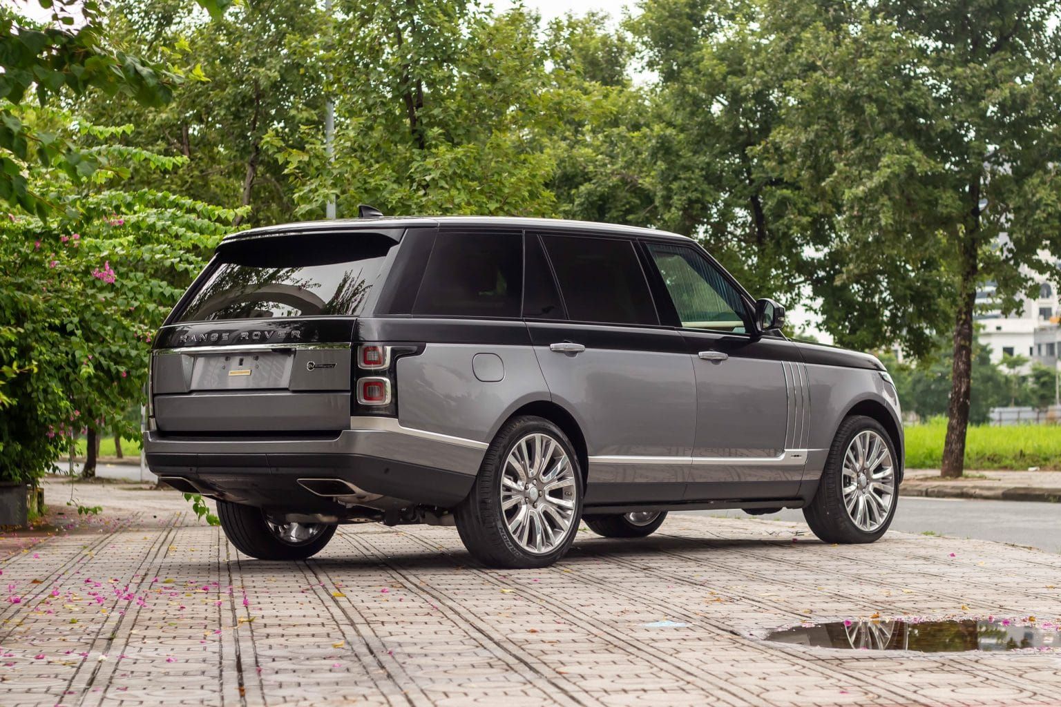Ngoại thất RANGE ROVER SV AUTOBIOGRAPHY 3.0 LWB 2021-2.jpg