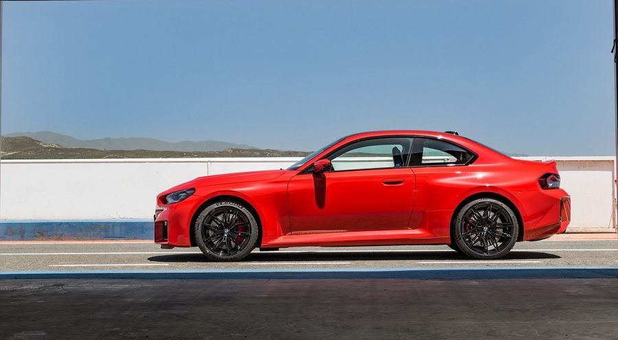 thân xe BMW M2 2023