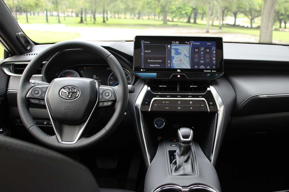 Đánh giá xe Toyota Venza 2021: Khoang lái Khoang nội thất trẻ trung của Toyota Venza 2021.