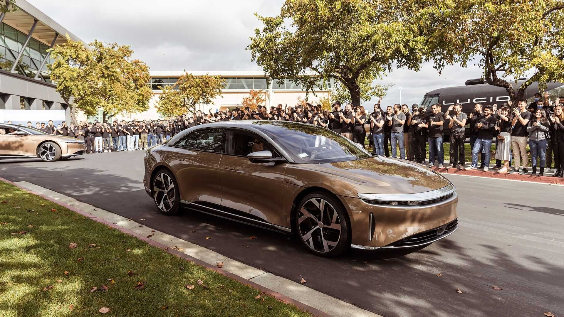 xe được giao cho khách hàng