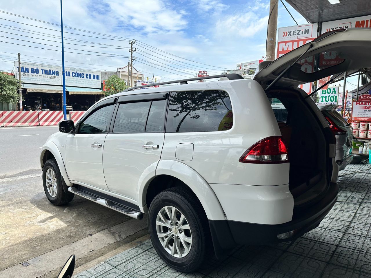 Mitsubishi pajero sport 2017.