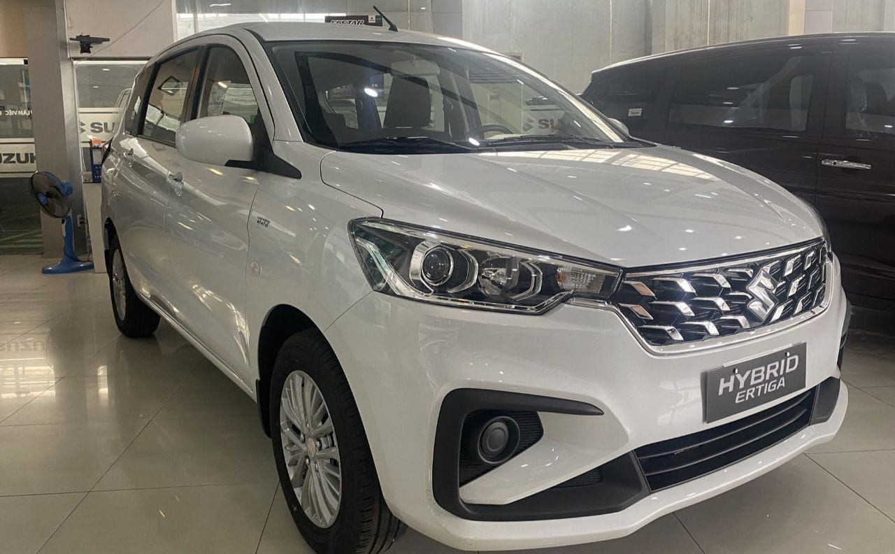 Suzuki Ertiga Hybrid MT 2022 Trả trước chỉ từ 140Tr
