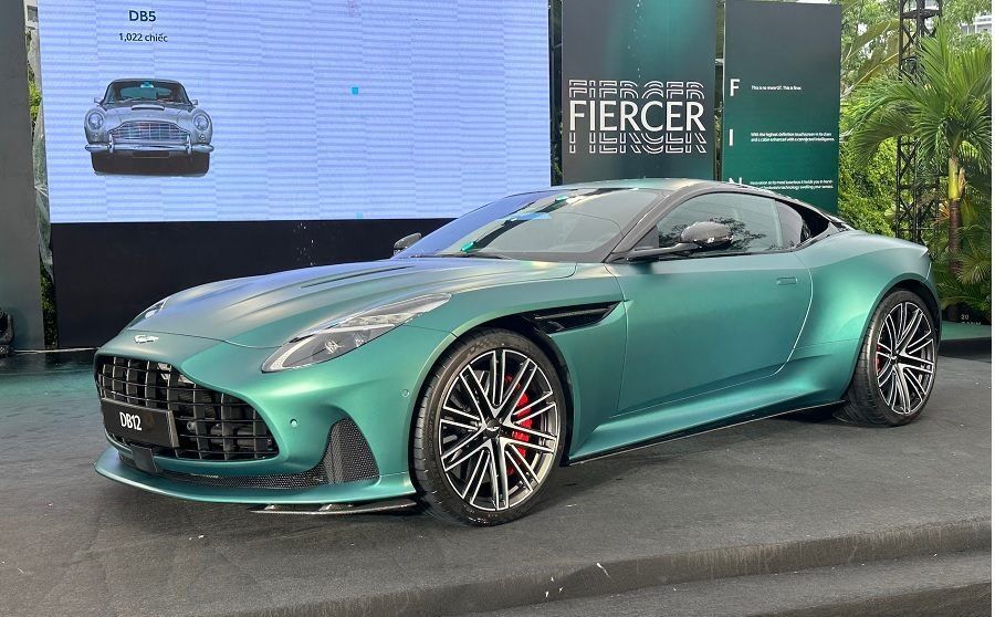 Aston Martin DB12