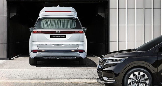 Trần xe cao hơn là đặc trưng của phiên bản Limousine trên KIA Sedona từ trước đến nay