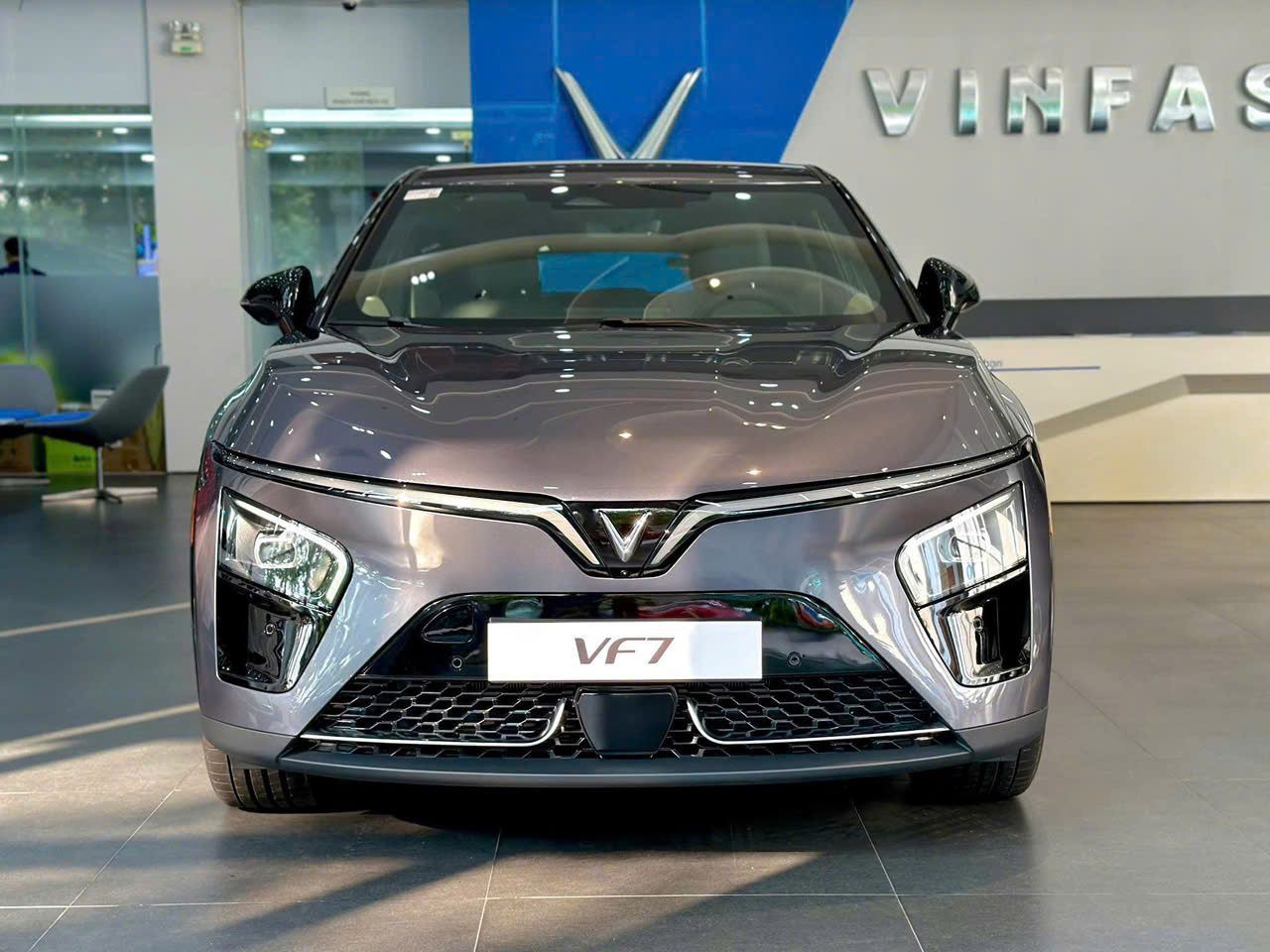 Bán Vinfast Vf7 Eco Màu Xám Hiếm – Giá Tốt, Xe Sẵn Giao!