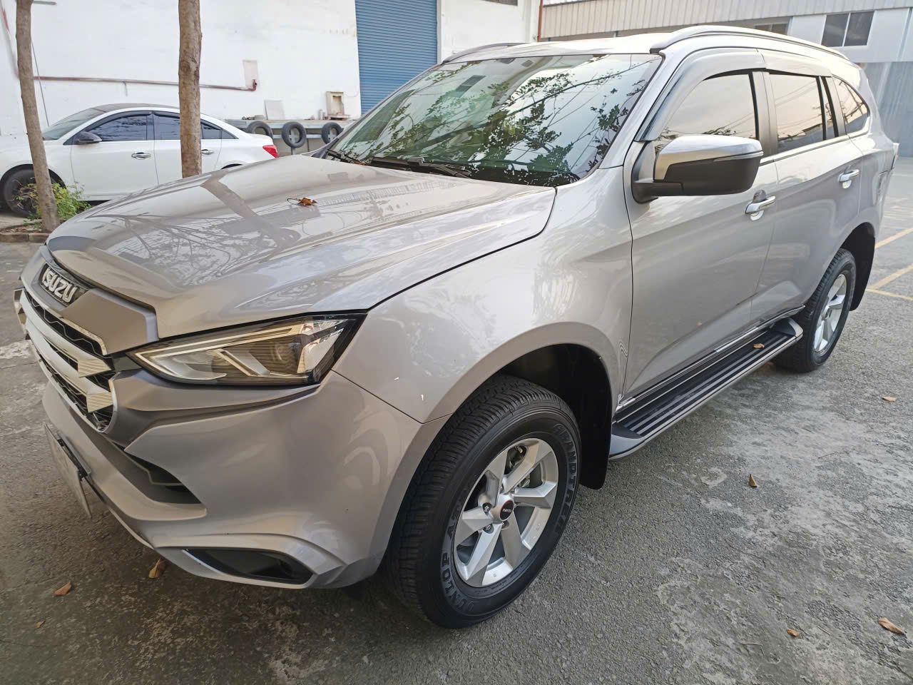 Isuzu Mux 2022, giá đề xuất 700 triệu, bớt Lộc 20 triệu