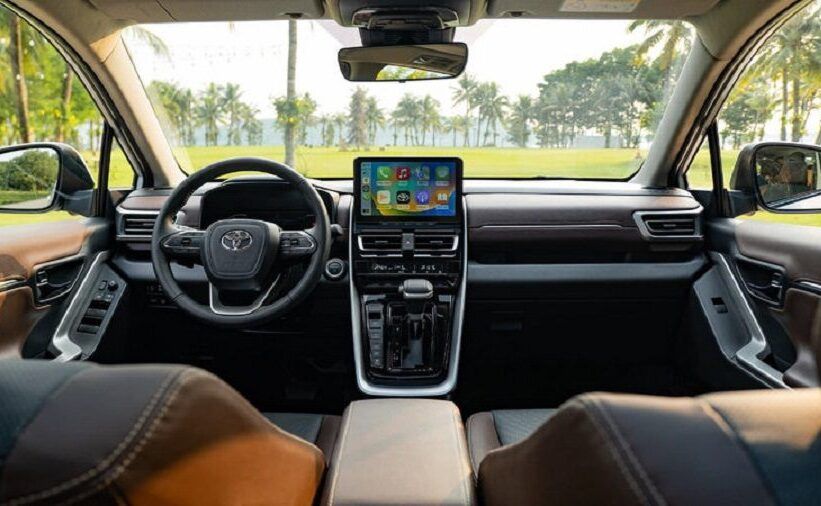Nội thất Toyota Innova Cross máy xăng