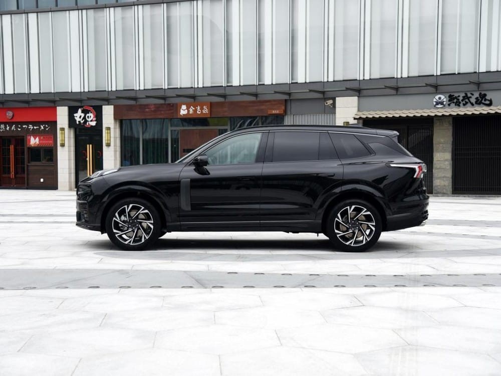 Lynk & Co 09 nhìn bên sườn