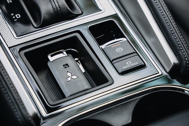 Mitsubishi Pajero Sport-10
