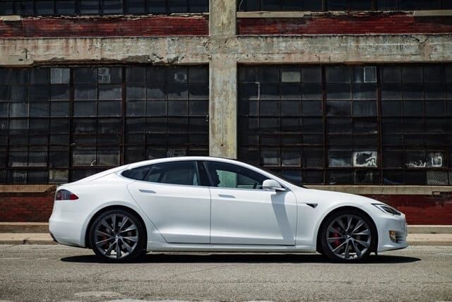Tesla Model S-3