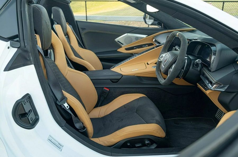 nội thất Chevrolet Corvette Stingray Convertible 2025
