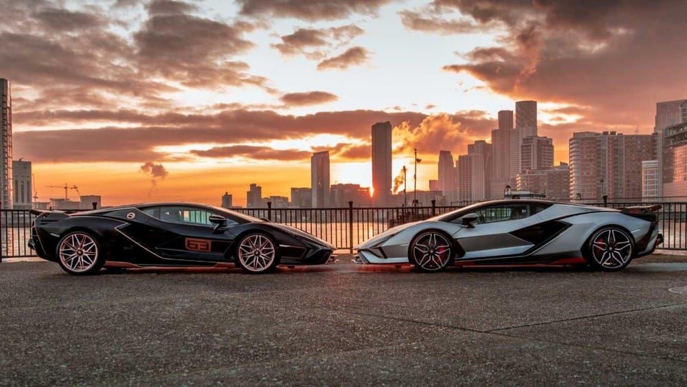 Đây là 2 trong tổng số 3 chiếc xe Lamborghini Sian được bàn giao đến Anh quốc Đây là 2 trong tổng số 3 chiếc xe Lamborghini Sian được bàn giao đến Anh quốc