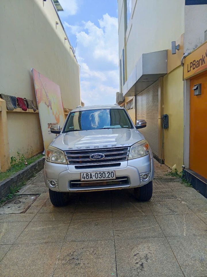 CẦN BÁN XE FOREVRET SẢN XUẤT NĂM 2012