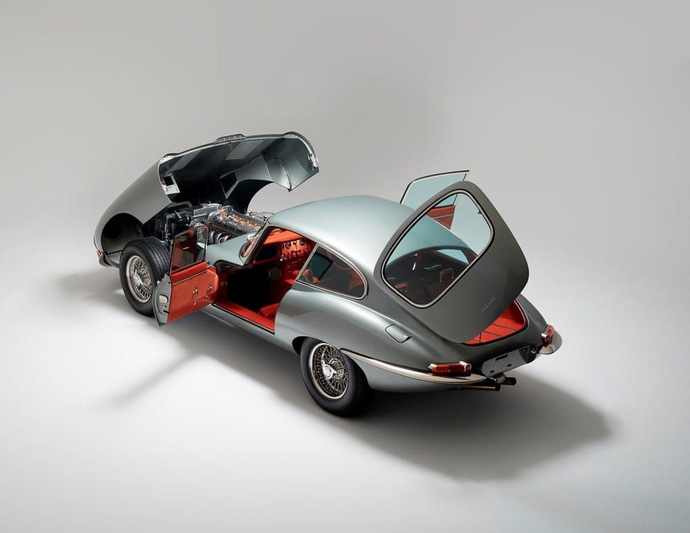 Jaguar E-Type Reimagined khi mở tung các cửa Jaguar E-Type Reimagined khi mở tung các cửa