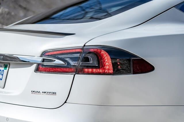 Tesla Model S-8